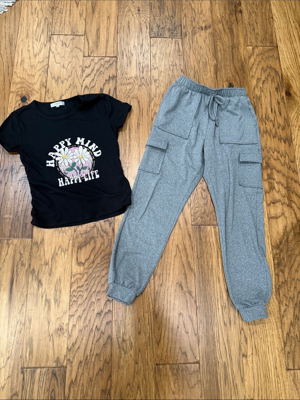 No Comment Girls NWOT Grey Joggers and black graphic Tshirt outfit size 10/12